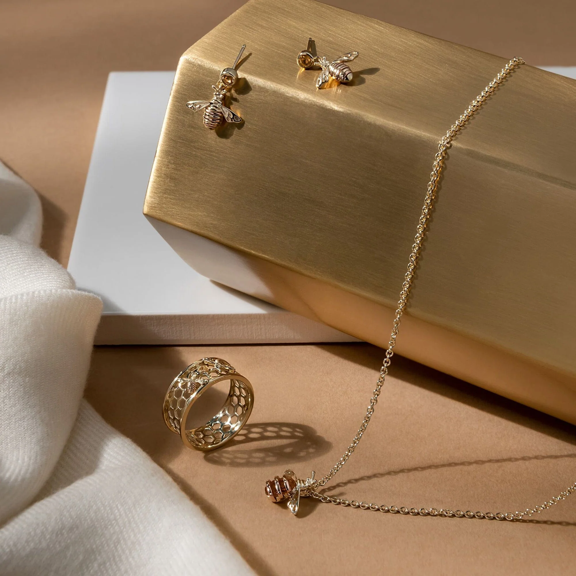 Honey Bee Gold and Citrine Honeycomb Ring - Image 3